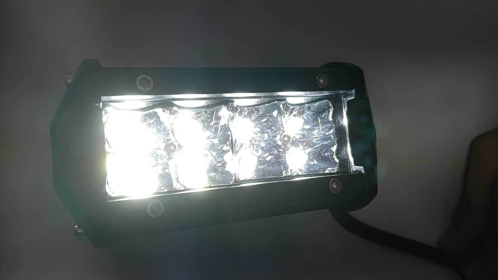 EXPLORADORA RECTANGULAR METALICA 8 LED BLANCO FIJO 12V Y 24V (XK-2P-8LED-24W)
